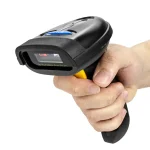 Diseño ergonómico del lector de códigos QR Netum NT-1228BL en uso